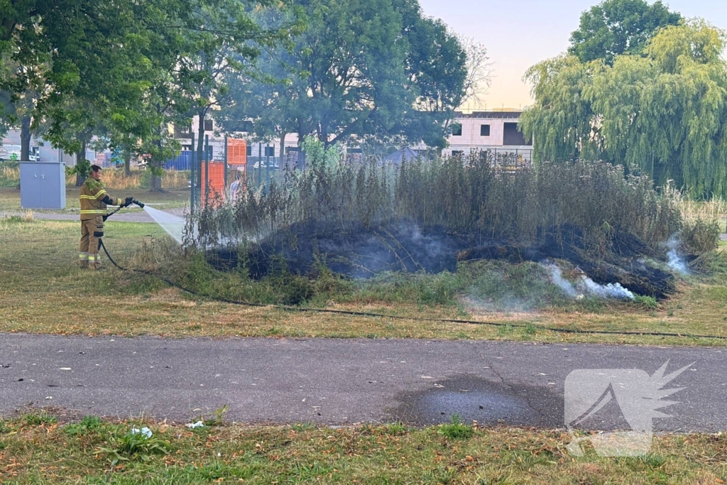 Brandweer blust bermbrand
