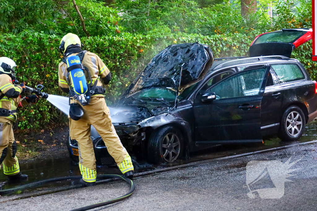 Auto gaat in vlammen op