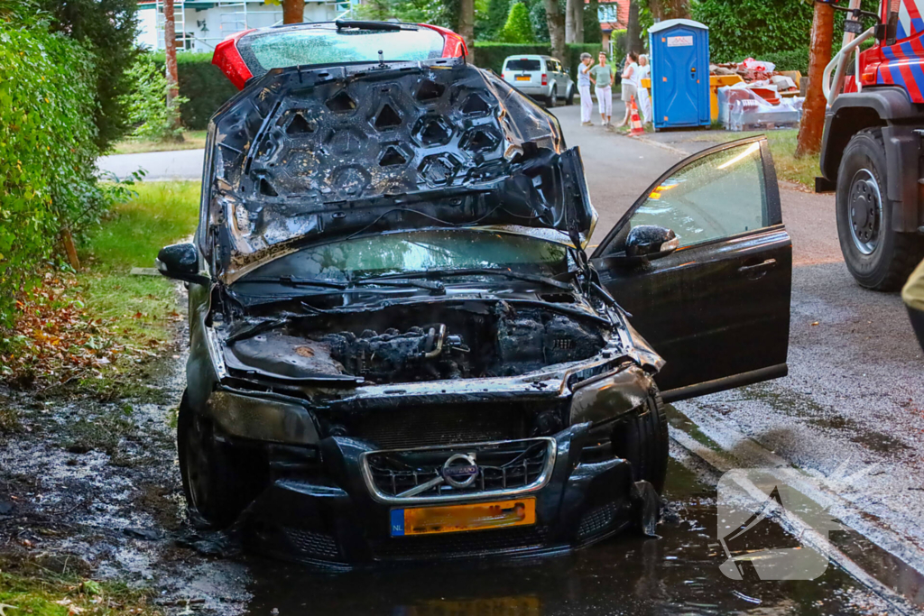 Auto gaat in vlammen op