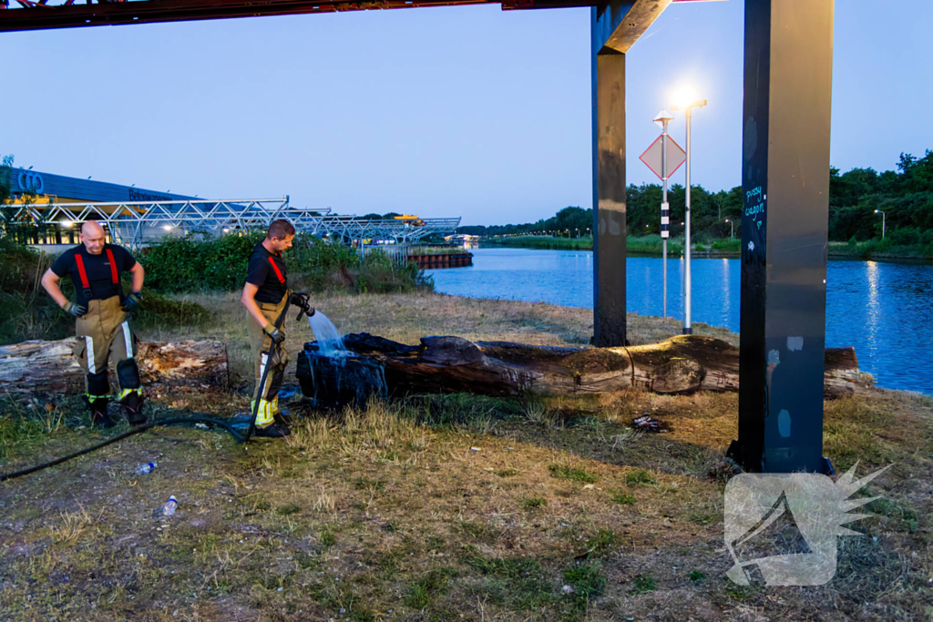 Mogelijke brandstichting bij boomstronk