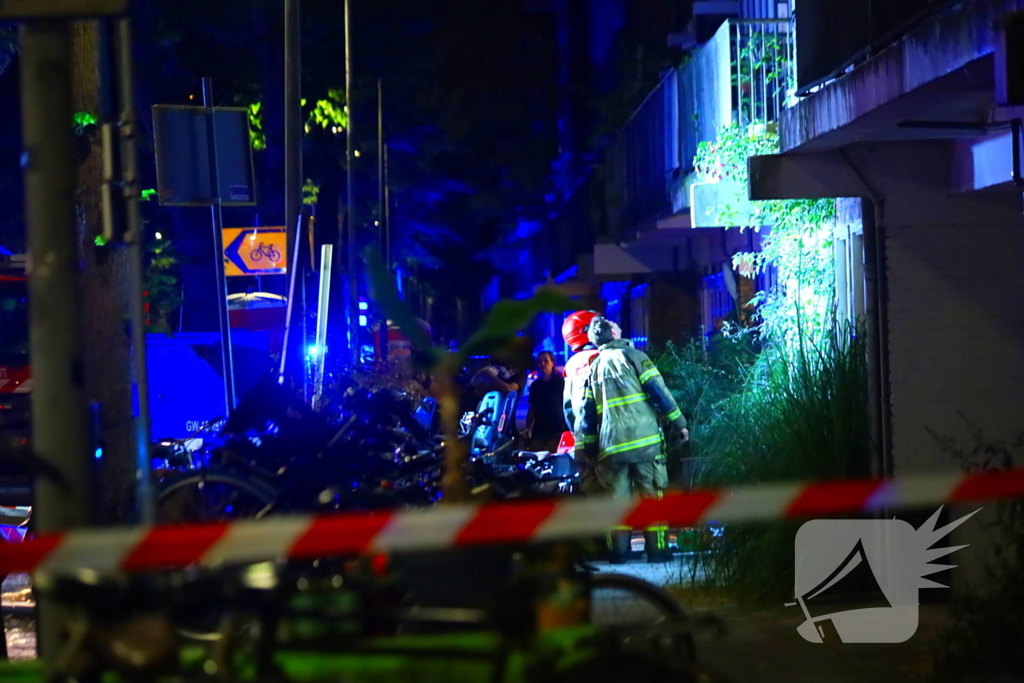 Explosie leidt tot woningbrand en grote hulpverlening