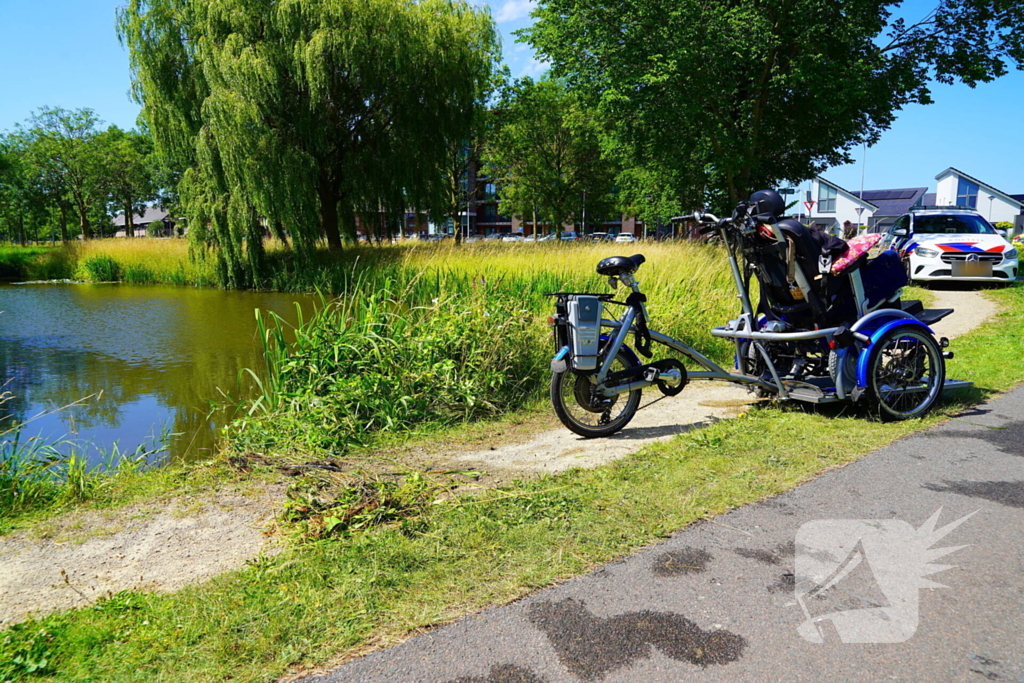 Agenten redden personen uit water