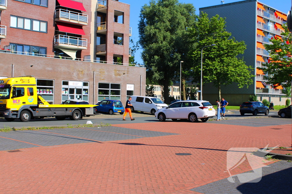 Auto klem op betonblok