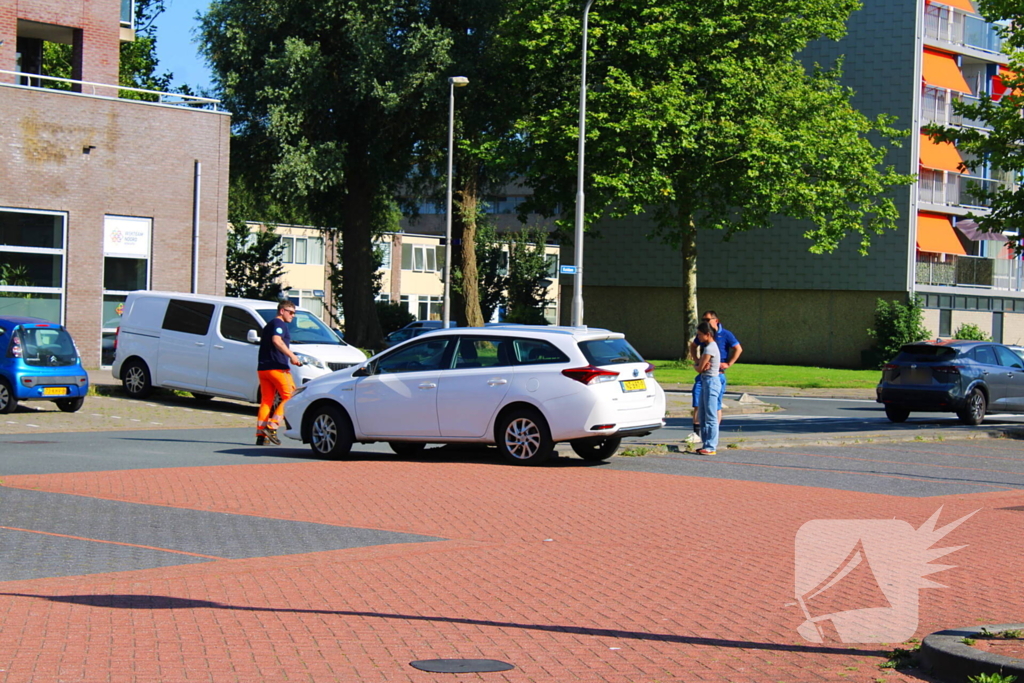 Auto klem op betonblok