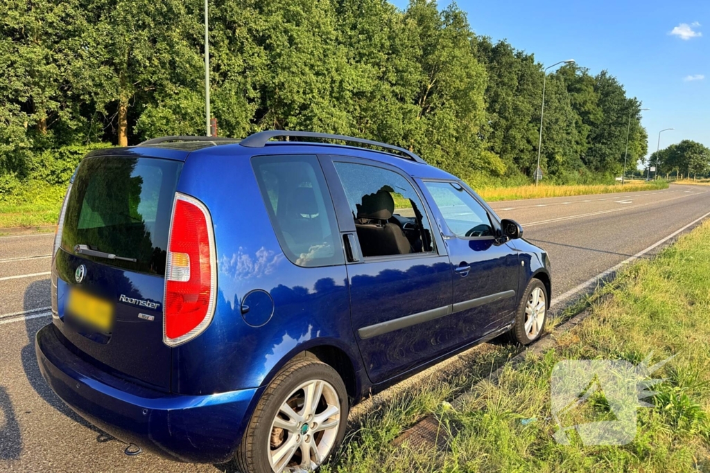 Scooter botst met auto tijdens oversteken