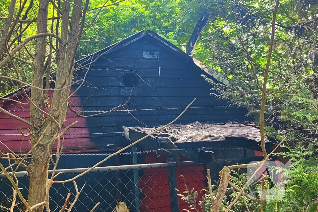 Gebouw van jeu de boulevereniging vat vlam