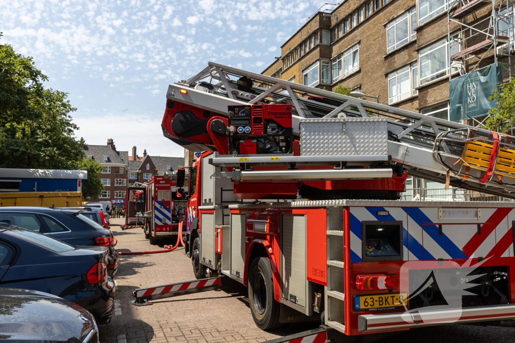 Zeer grote brand op dak woning