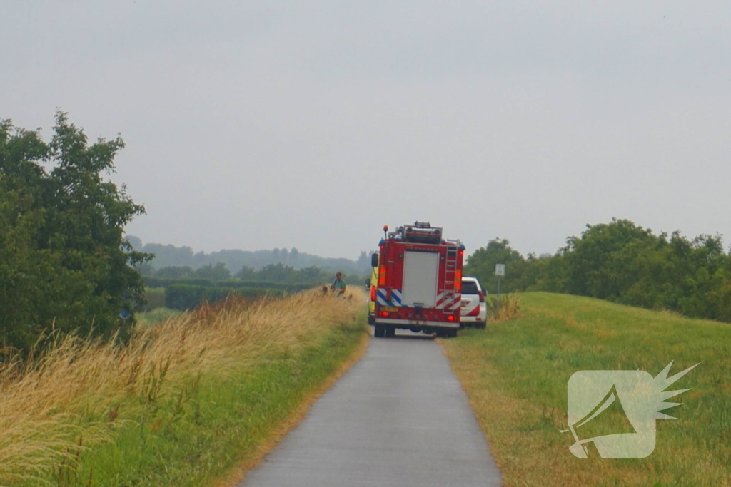 Scootmobiel rijdt van dijk