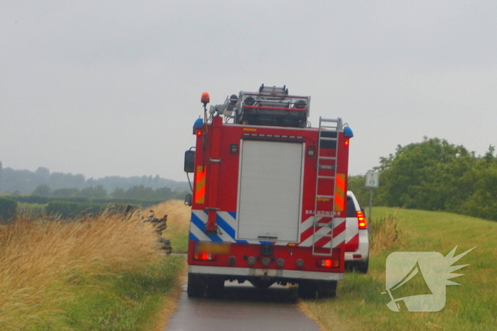 Scootmobiel rijdt van dijk