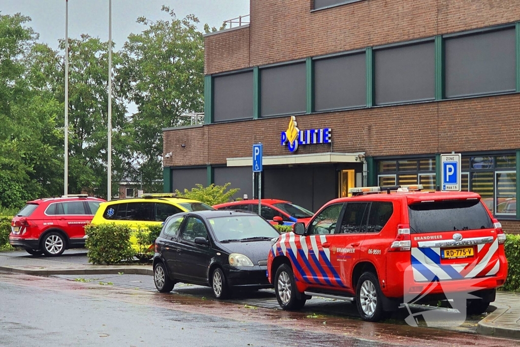Ravage door noodweer, dak stort in