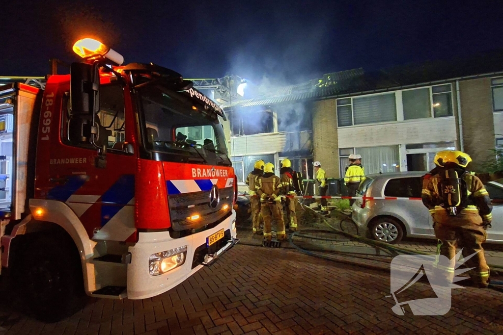 Rijtjeshuis verwoest door uitslaande brand na explosie