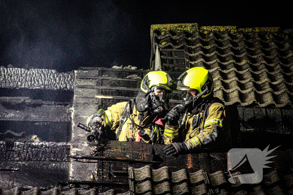 Rijtjeshuis verwoest door uitslaande brand na explosie