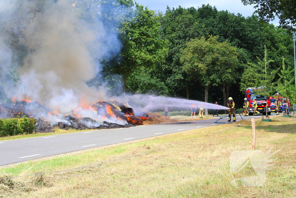 Hooi in brand, rookontwikkeling zichtbaar