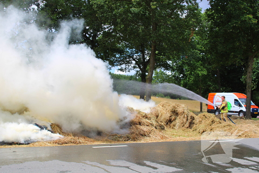 Hooi in brand, rookontwikkeling zichtbaar