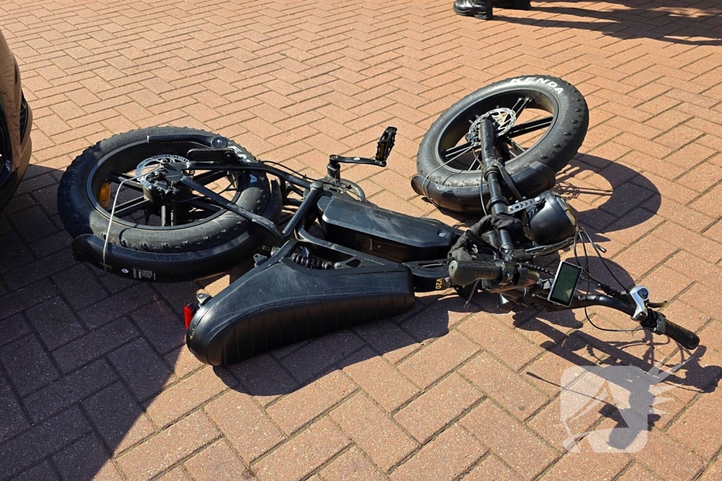 Fatbiker komt ten val na aanrijding met auto