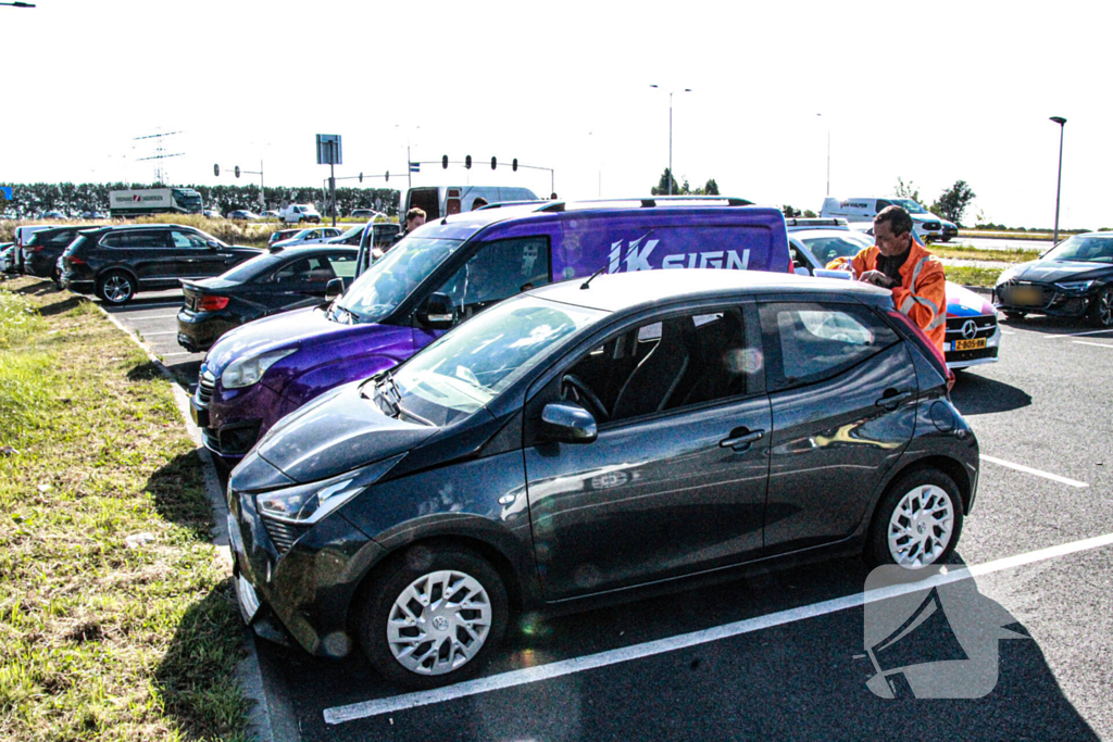 Voertuigen komen in botsing, geen gewonden