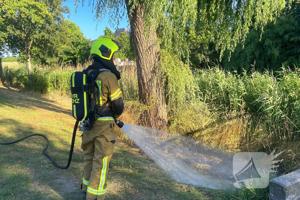 Vlammen gedoofd door buurtbewoners
