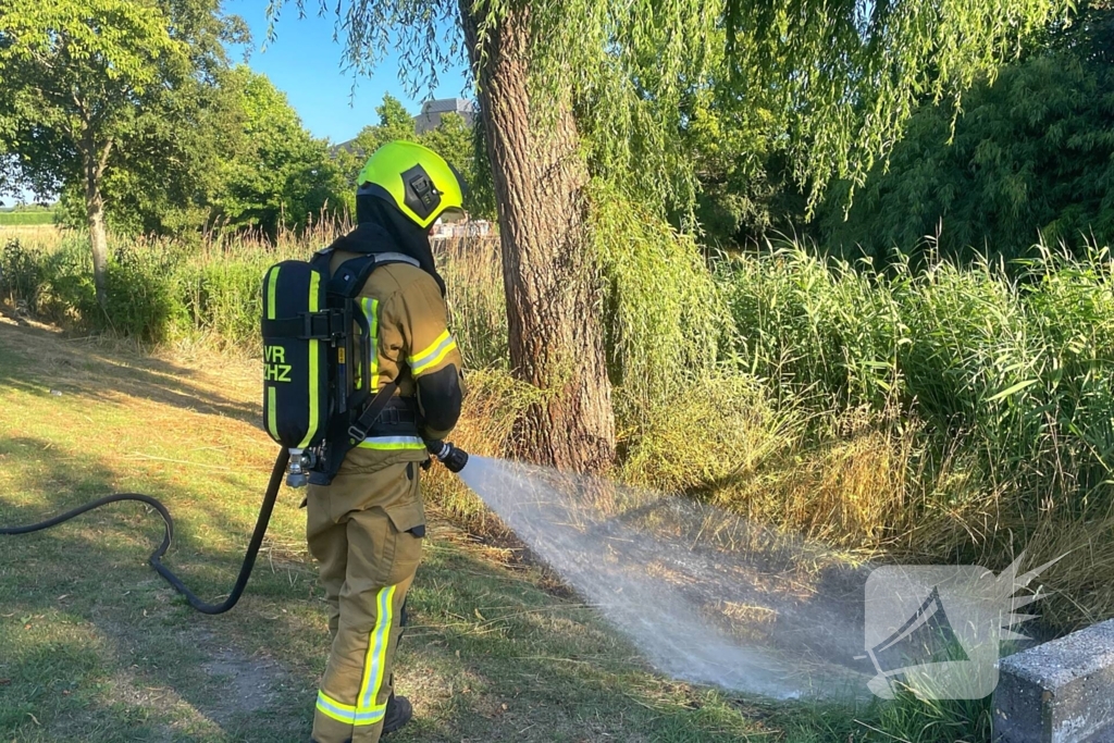 Vlammen gedoofd door buurtbewoners