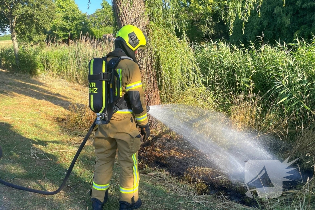 Vlammen gedoofd door buurtbewoners
