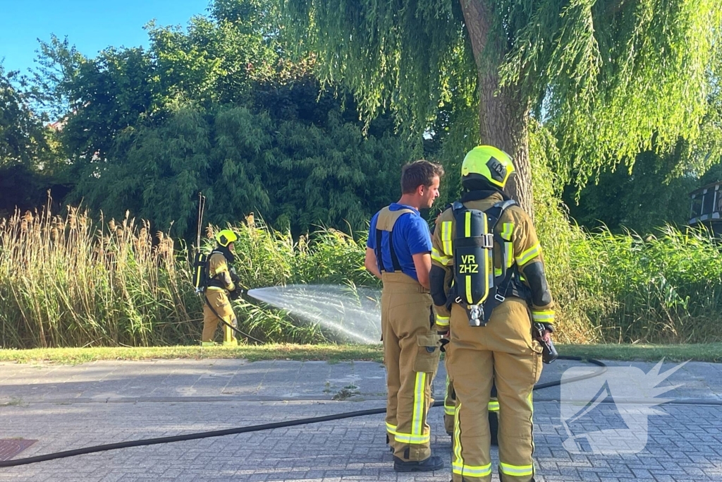 Vlammen gedoofd door buurtbewoners
