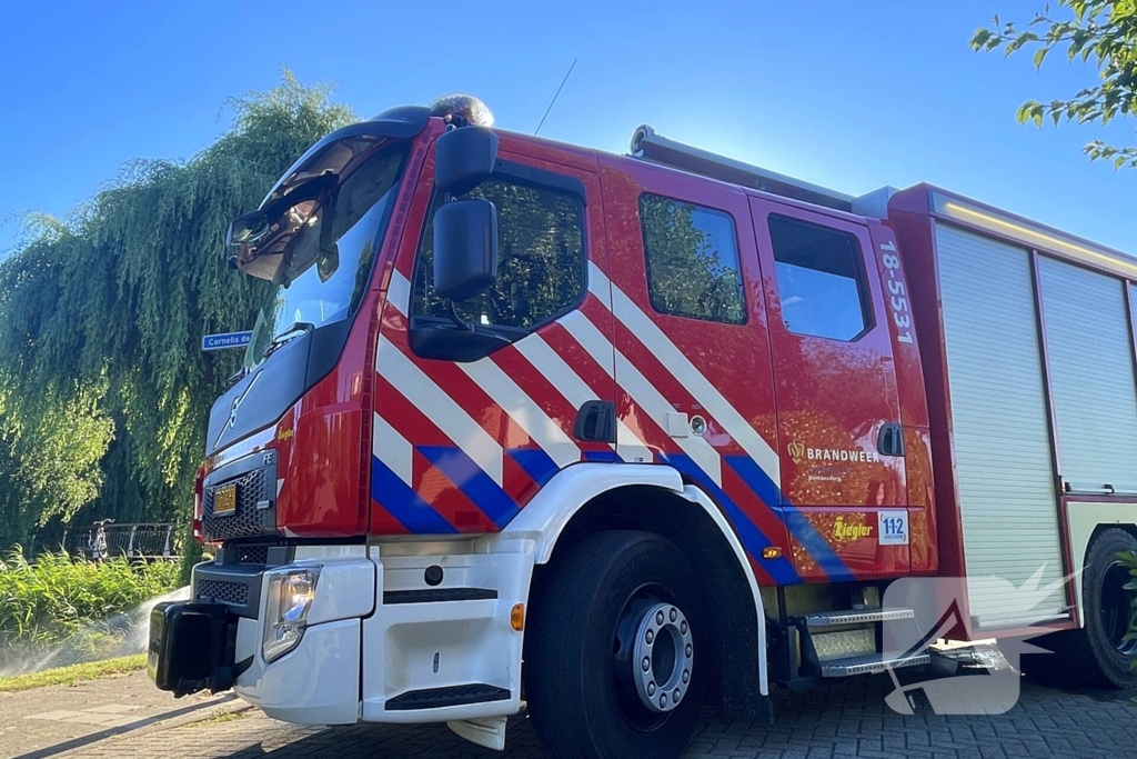 Vlammen gedoofd door buurtbewoners