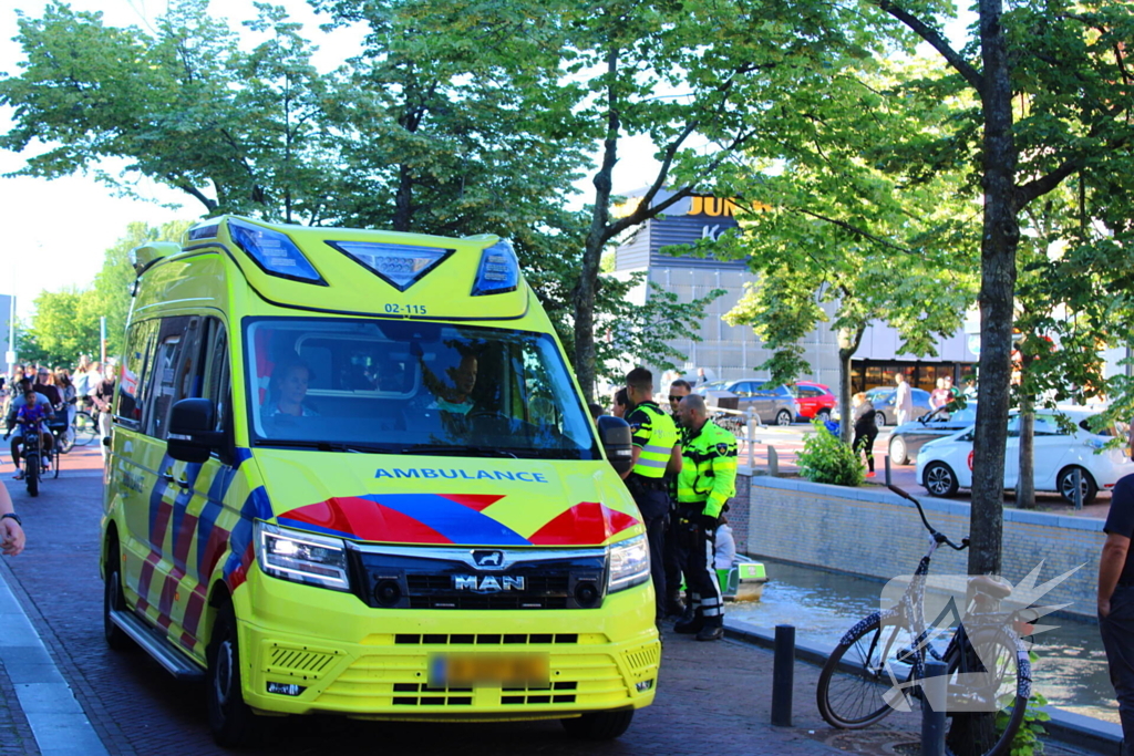 Man met alcohol uit water gered