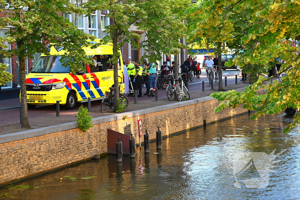 Man met alcohol uit water gered