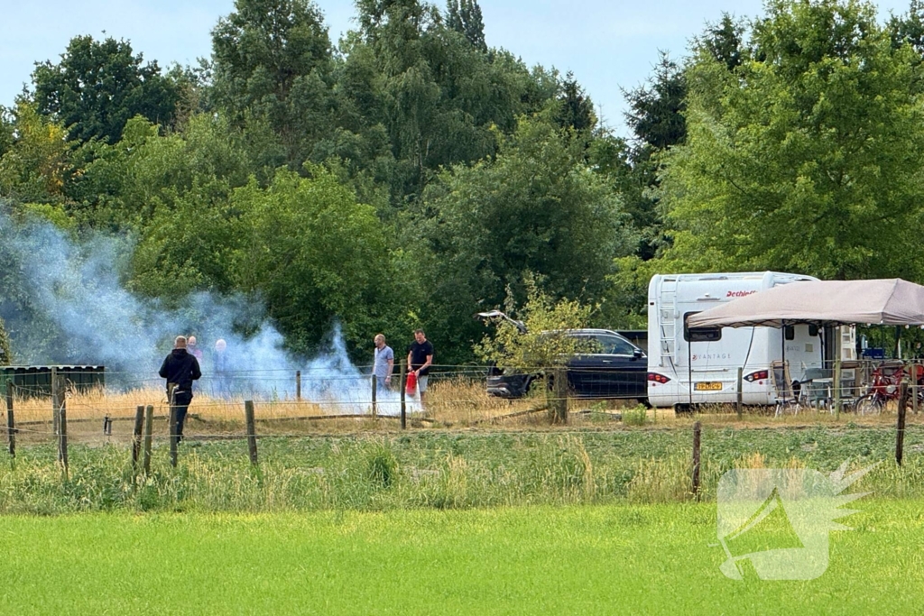 Kampvuur breidt zich uit en brandweer blaast brand snel uit