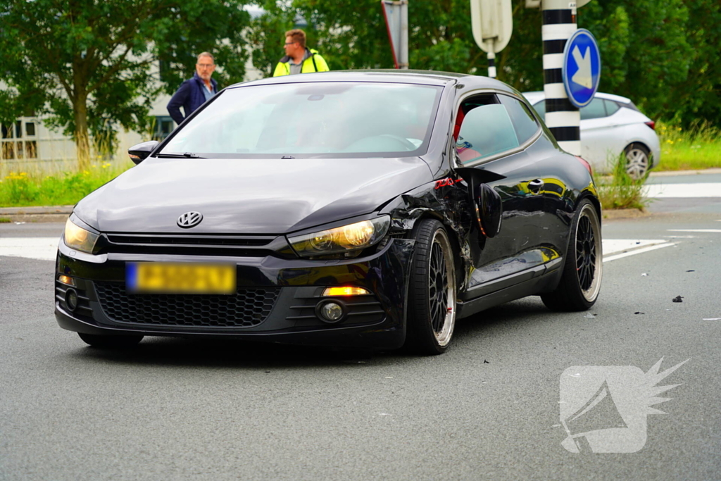Botsing met blikschade op drukke kruising