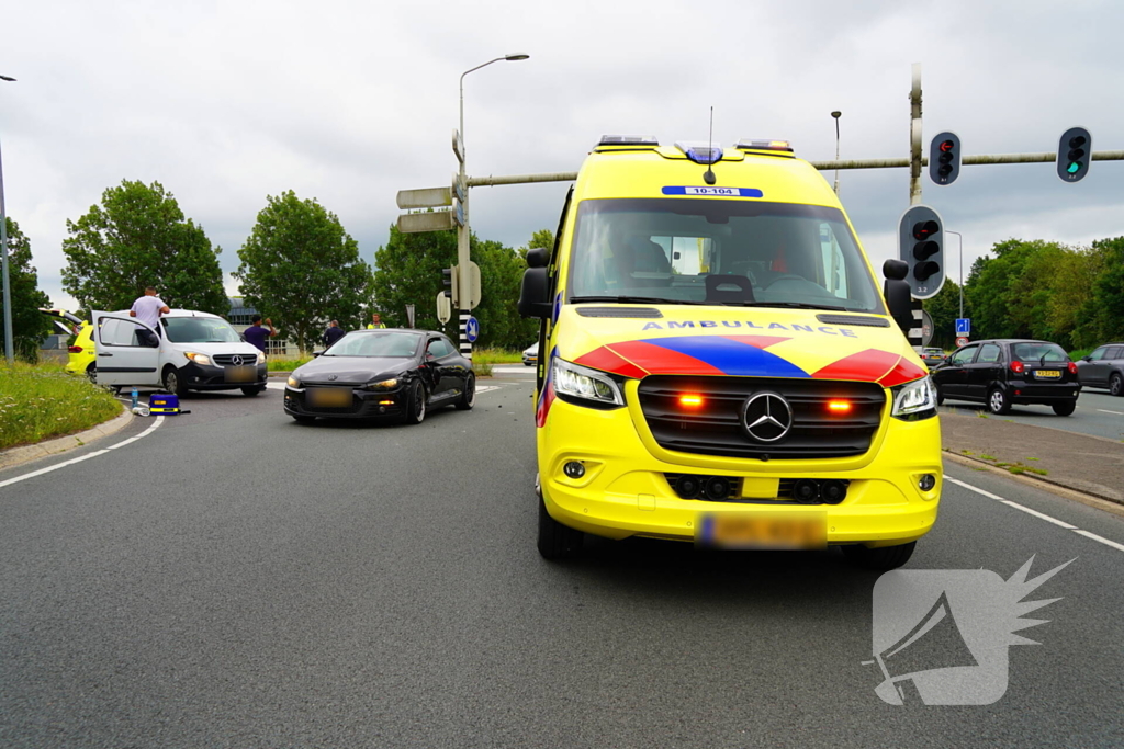 Botsing met blikschade op drukke kruising