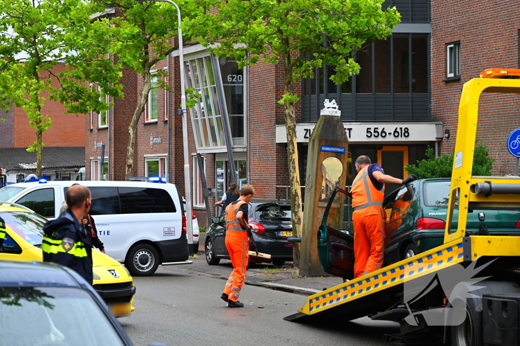 Veel schade bij aanrijding tussen twee voertuigen