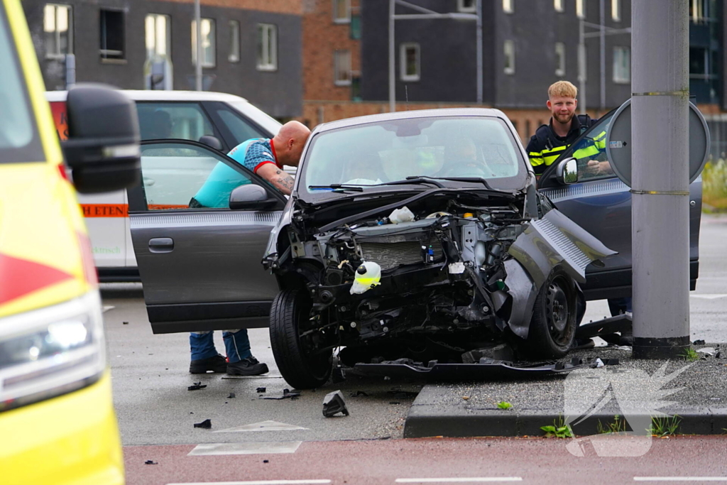 Drie gewonden bij ongeval tussen auto en bestelbus