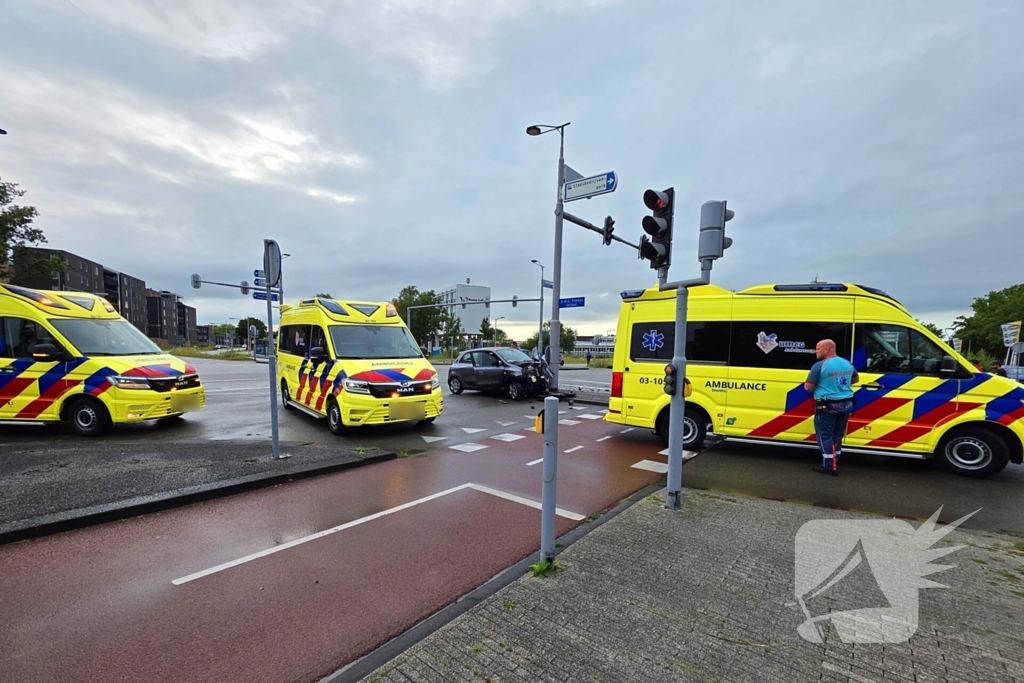 Drie gewonden bij ongeval tussen auto en bestelbus