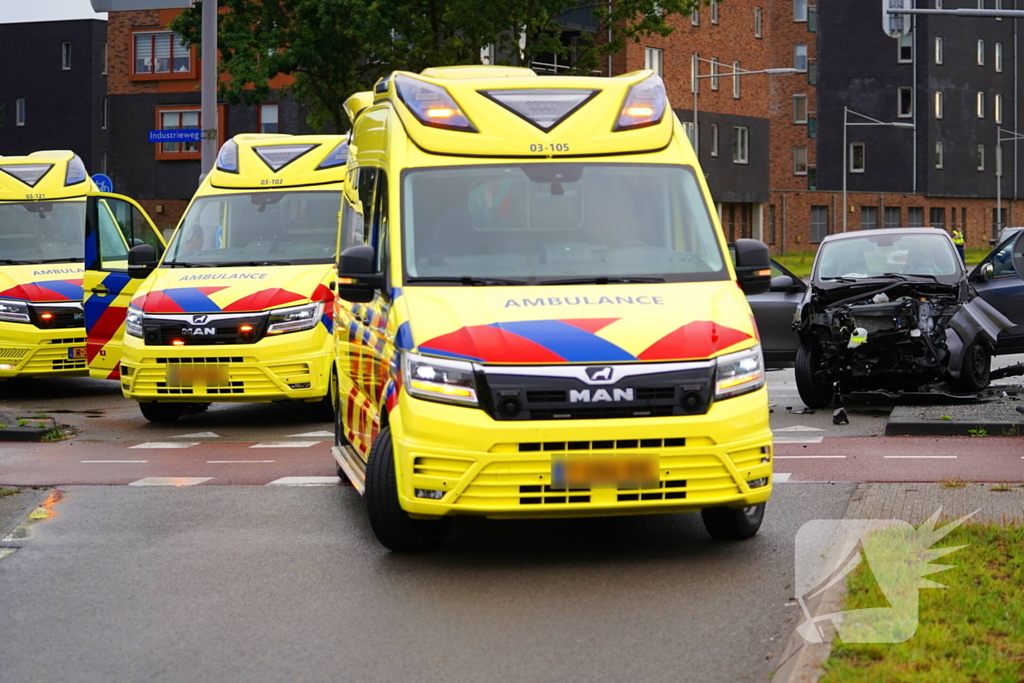 Drie gewonden bij ongeval tussen auto en bestelbus