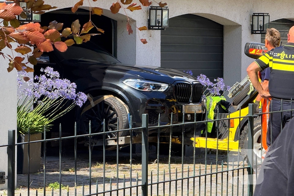BMW in schuur ontdekt tijdens onderzoek