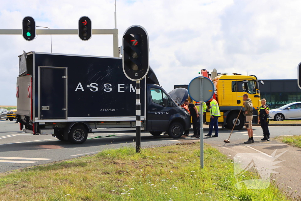 Bakwagen met schoenen gekanteld