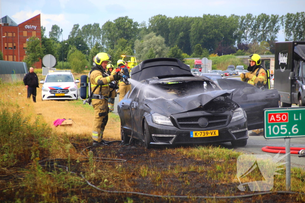 autobrand leidt tot snelwegafsluiting