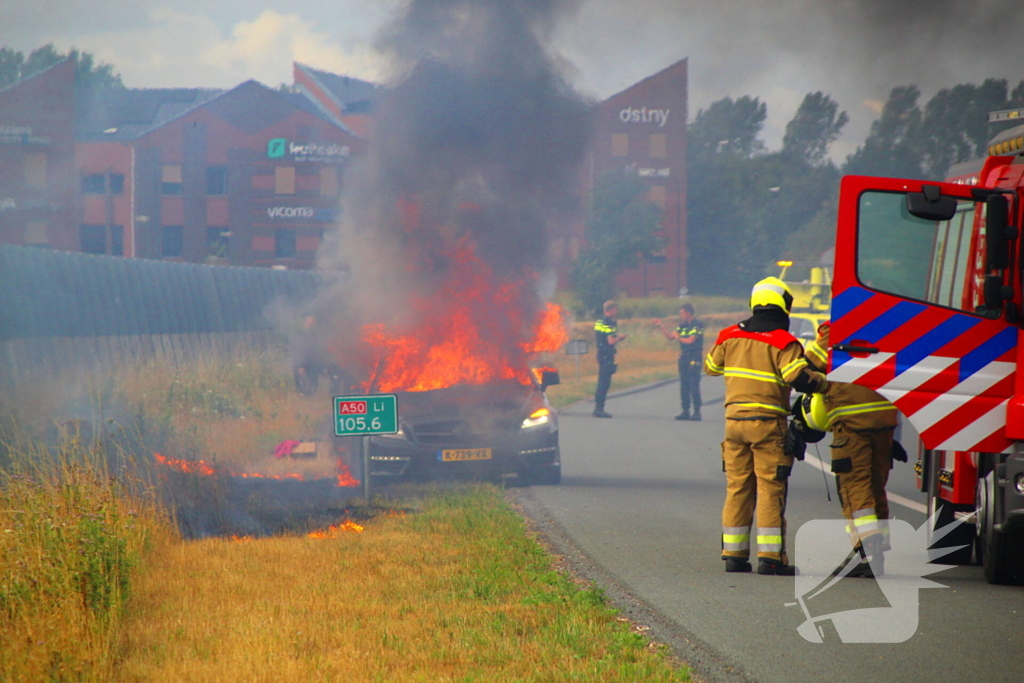 autobrand leidt tot snelwegafsluiting