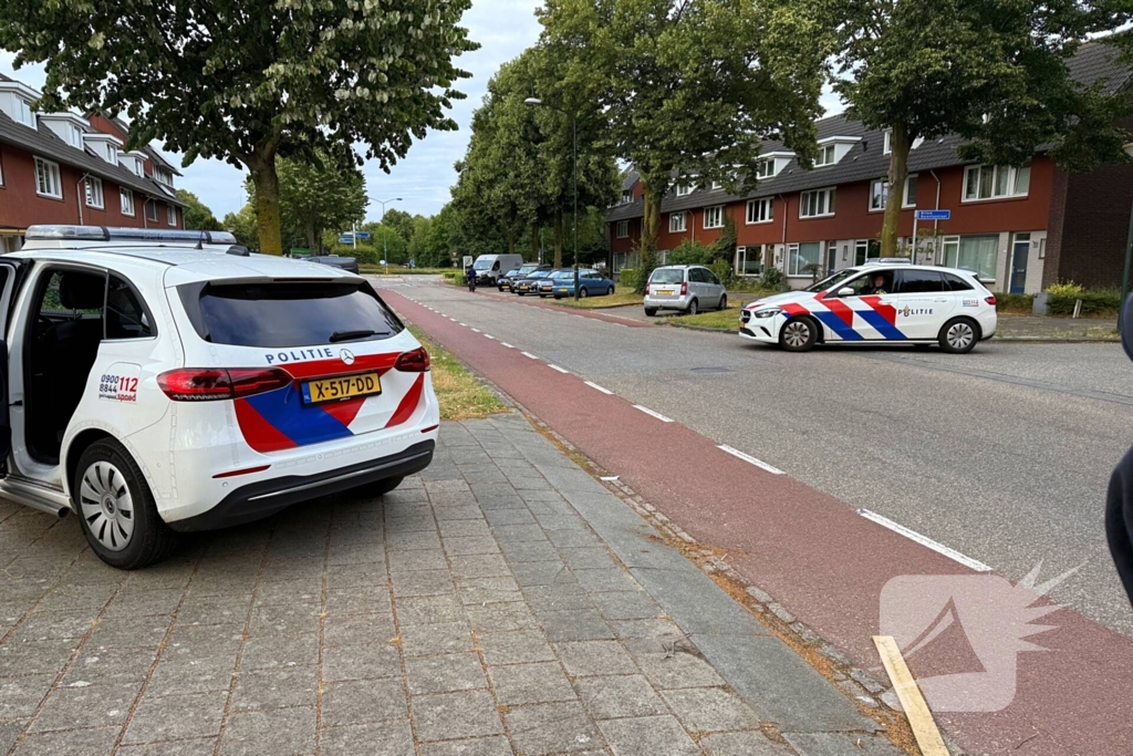 Schietpartij na voorbijrijden auto, politie doorzoekt straat