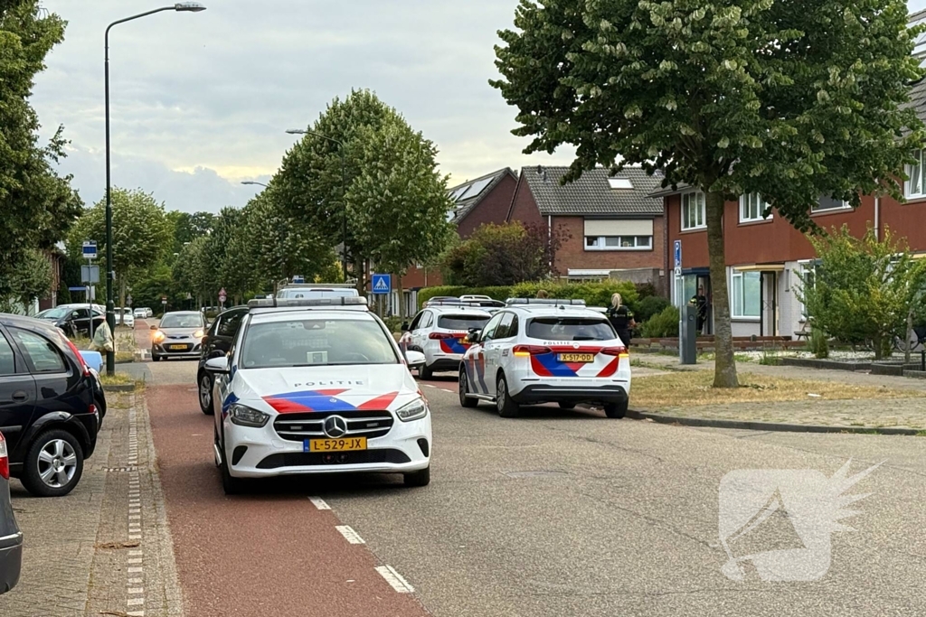 Schietpartij na voorbijrijden auto, politie doorzoekt straat