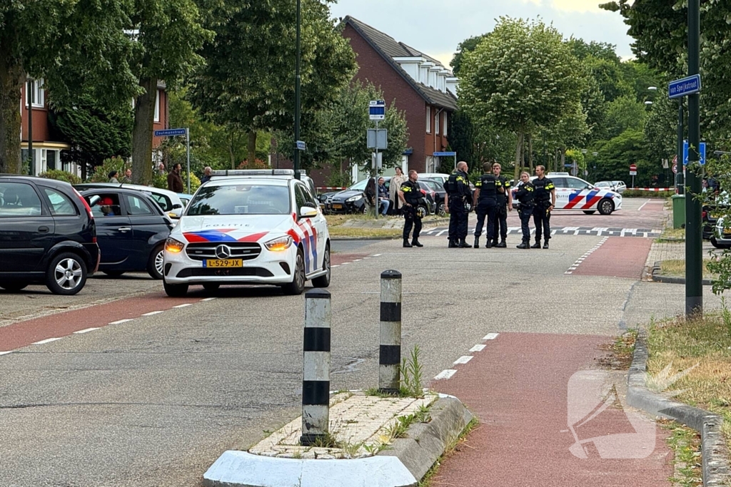 Schietpartij na voorbijrijden auto, politie doorzoekt straat