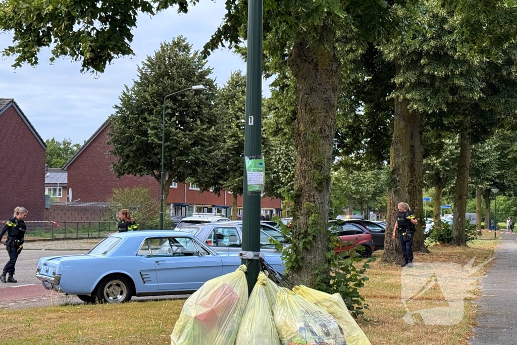 Schietpartij na voorbijrijden auto, politie doorzoekt straat