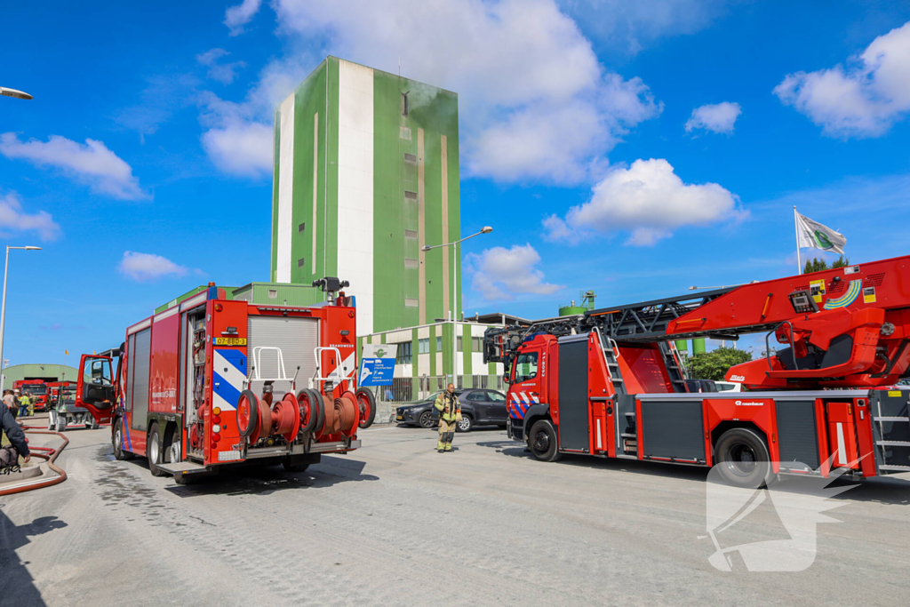 Enorme inzet voor bestrijding bedrijfsbrand