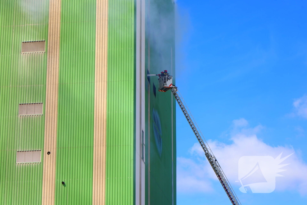 Enorme inzet voor bestrijding bedrijfsbrand