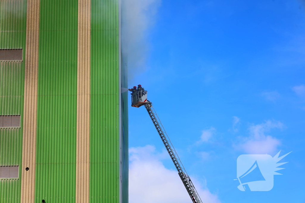 Enorme inzet voor bestrijding bedrijfsbrand