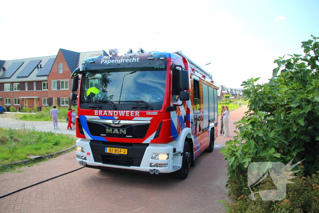 Kinderen ontdekken bermbrand en waarschuwen