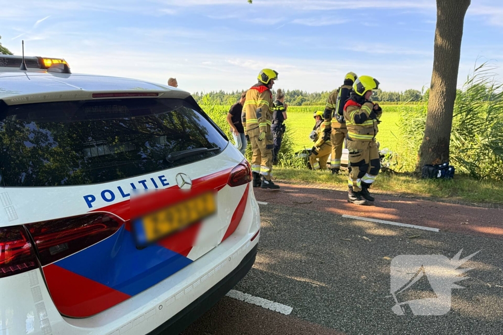 Auto rijdt sloot in met dodelijke afloop