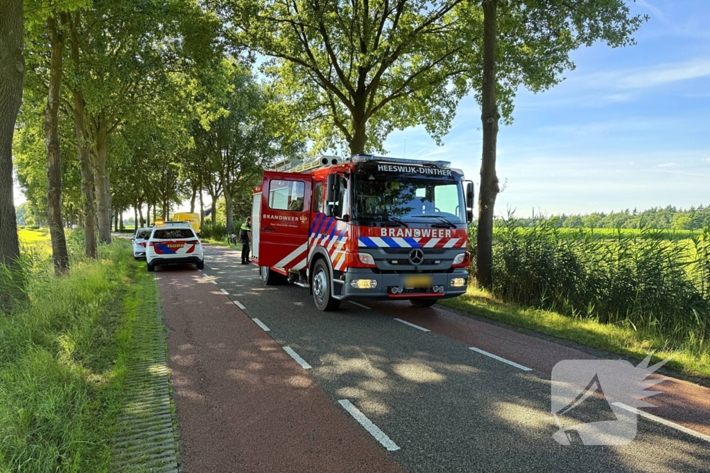 Auto rijdt sloot in met dodelijke afloop