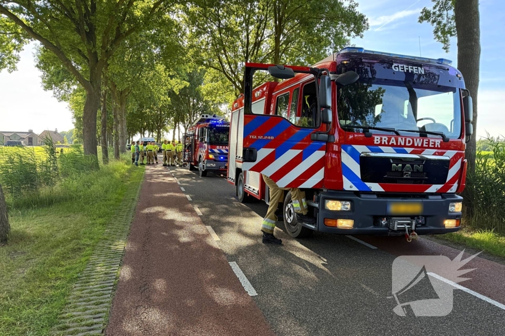 Auto rijdt sloot in met dodelijke afloop