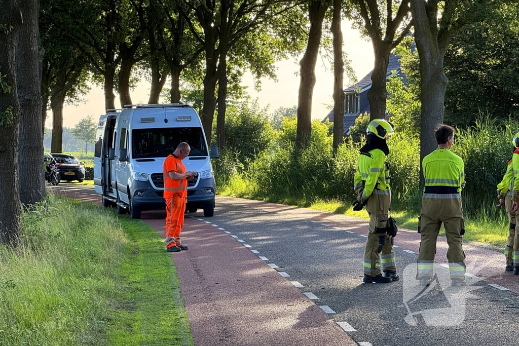 Auto rijdt sloot in met dodelijke afloop